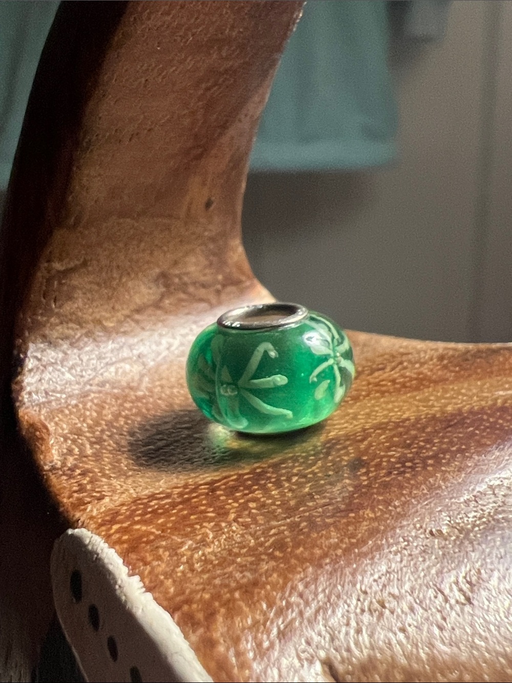 LIKE NEW 🌱 INDIVIDUALITY STAMPED STERLING SILVER GREEN FLORAL GLASS BEAD CHARM